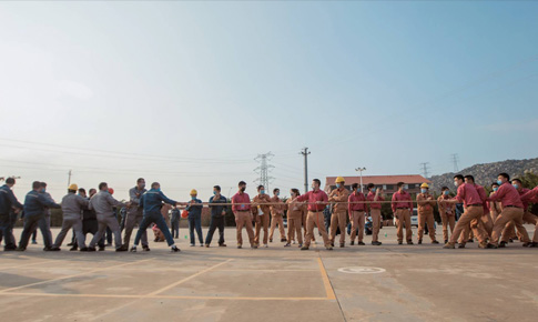 组织部分拔河角逐