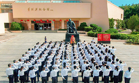 “不忘初心，，，，，，，切记使命”  <br>认真组织开展“七一”主题党日活动